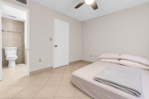 Copropriété à louer à Sunrise, Floride: 2 chambres, 83.43 m2 № 2168149 - photo 9