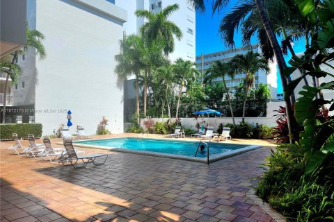 Condominio en alquiler en Miami Beach, Florida, 1 dormitorio, 69.86 m2 № 1922554 - foto 23