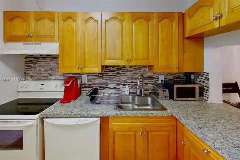 Condominio en alquiler en Miami Beach, Florida, 1 dormitorio, 69.86 m2 № 1922554 - foto 6