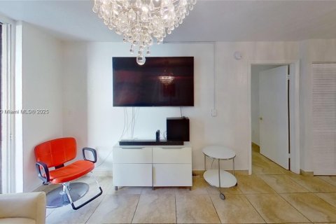 Condominio en alquiler en Miami Beach, Florida, 1 dormitorio, 69.86 m2 № 1922554 - foto 3
