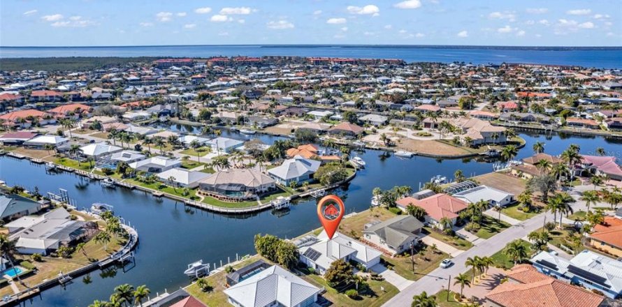 Villa ou maison à Punta Gorda, Floride 3 chambres, 171.31 m2 № 2151399