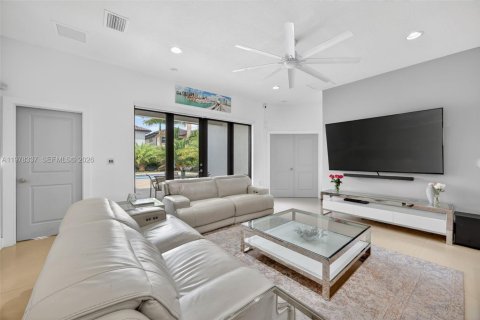 House in Miami, Florida 5 bedrooms, 199.28 sq.m. № 2041909 - photo 14