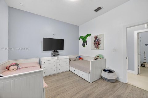 House in Miami, Florida 5 bedrooms, 199.28 sq.m. № 2041909 - photo 30