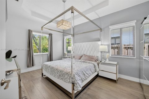 House in Miami, Florida 5 bedrooms, 199.28 sq.m. № 2041909 - photo 21