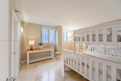 Condo in Miami, Florida, 3 bedrooms  № 1980735 - photo 15