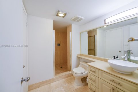 Condo in Miami, Florida, 3 bedrooms  № 1980735 - photo 19