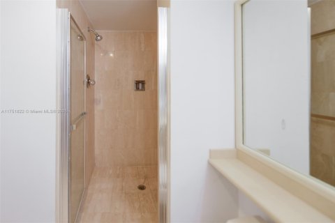 Condo in Miami, Florida, 3 bedrooms  № 1980735 - photo 18