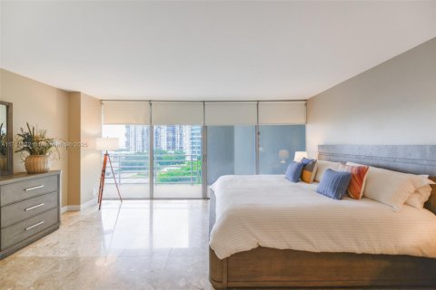 Condo in Miami, Florida, 3 bedrooms  № 1980735 - photo 11