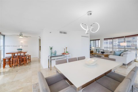 Condo in Miami, Florida, 3 bedrooms  № 1980735 - photo 9