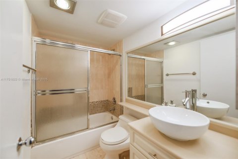 Condo in Miami, Florida, 3 bedrooms  № 1980735 - photo 21