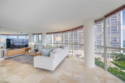 Condo in Miami, Florida, 3 bedrooms  № 1980735 - photo 3