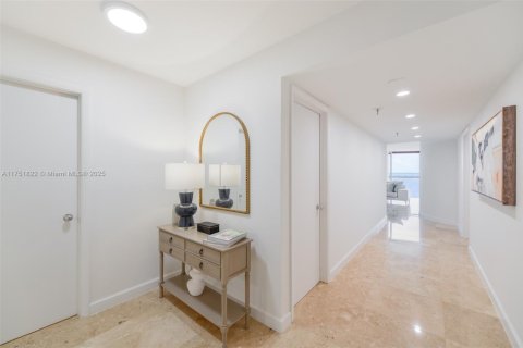 Condo in Miami, Florida, 3 bedrooms  № 1980735 - photo 2