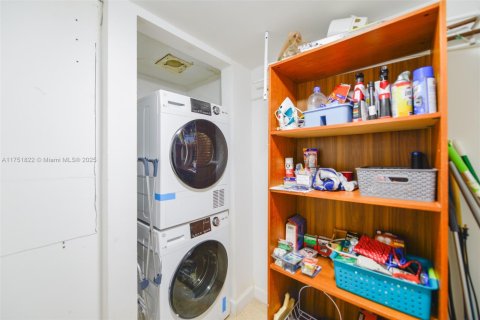 Condo in Miami, Florida, 3 bedrooms  № 1980735 - photo 17