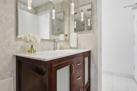 Condo in Miami Beach, Florida  № 1968581 - photo 8