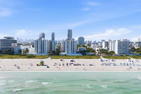 Condo in Miami Beach, Florida  № 1968581 - photo 24
