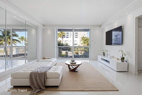 Condo in Miami Beach, Florida  № 1968581 - photo 1