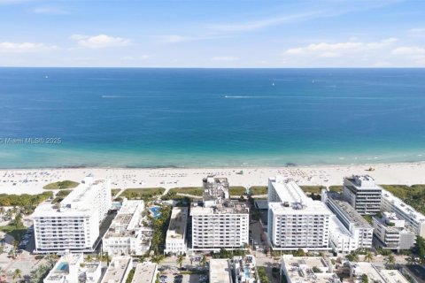 Condo in Miami Beach, Florida  № 1968581 - photo 23