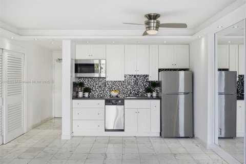 Condo in Miami Beach, Florida  № 1968581 - photo 6