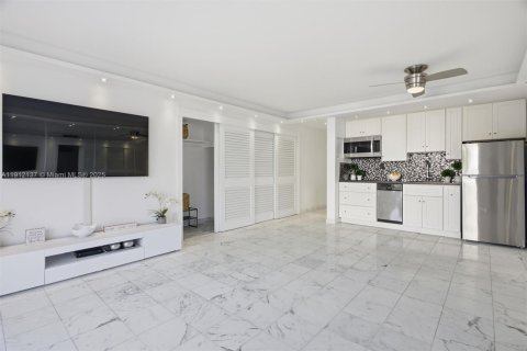 Condo in Miami Beach, Florida  № 1968581 - photo 14