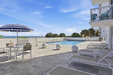 Condo in Miami Beach, Florida  № 1968581 - photo 27