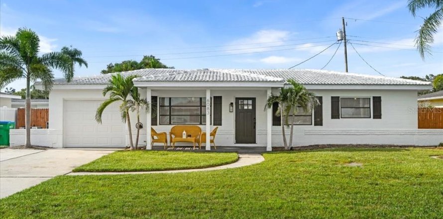 House in Kenneth City, Florida 3 bedrooms, 118.17 sq.m. № 1876744