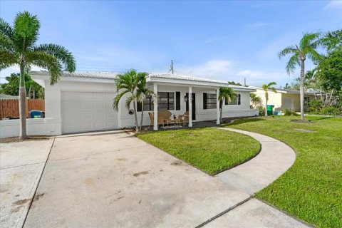 House in Kenneth City, Florida 3 bedrooms, 118.17 sq.m. № 1876744 - photo 3