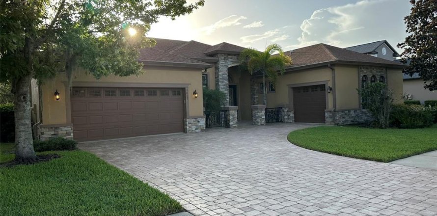 House in Valrico, Florida 4 bedrooms, 295.43 sq.m. № 1786651