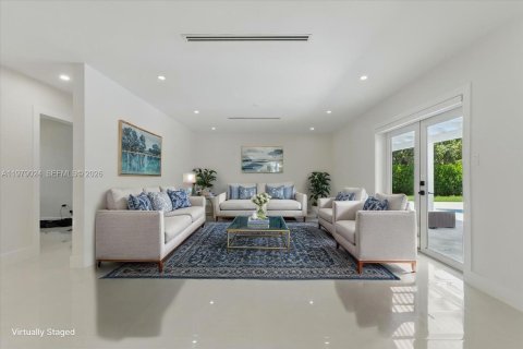 Villa ou maison à louer à Palmetto Bay, Floride: 4 chambres, 155.89 m2 № 2046004 - photo 2