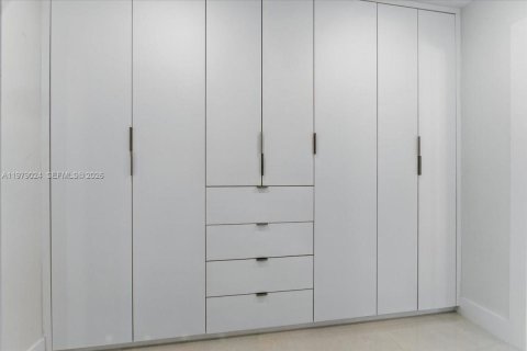 Villa ou maison à louer à Palmetto Bay, Floride: 4 chambres, 155.89 m2 № 2046004 - photo 15