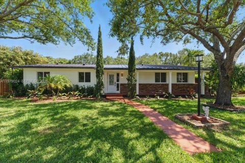 Villa ou maison à Palmetto Bay, Floride 4 chambres, 155.89 m2 № 2046004