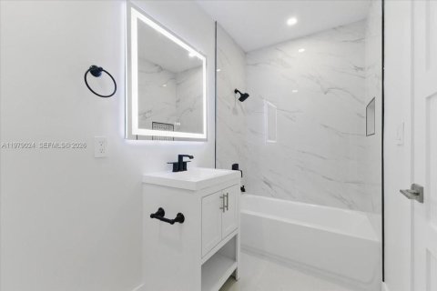 Villa ou maison à louer à Palmetto Bay, Floride: 4 chambres, 155.89 m2 № 2046004 - photo 16