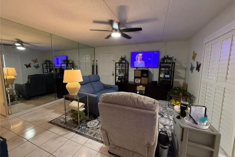 Copropriété à vendre à Tampa, Floride: 2 chambres, 88.26 m2 № 1902120 - photo 3