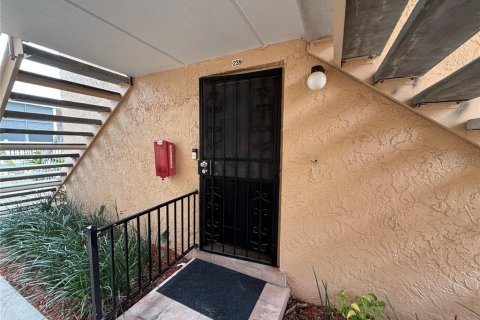 Copropriété à vendre à Tampa, Floride: 2 chambres, 88.26 m2 № 1902120 - photo 1