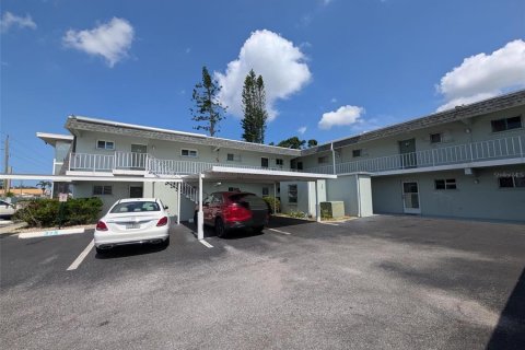 Condo in Sarasota, Florida, 2 bedrooms  № 1827093 - photo 1