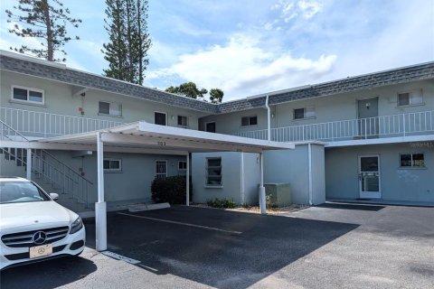 Condo in Sarasota, Florida, 2 bedrooms  № 1827093 - photo 13