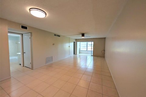 Condo in Sarasota, Florida, 2 bedrooms  № 1827093 - photo 3