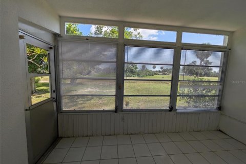 Condo in Sarasota, Florida, 2 bedrooms  № 1827093 - photo 11