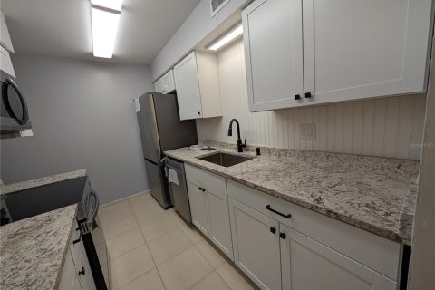 Condo in Sarasota, Florida, 2 bedrooms  № 1827093 - photo 5