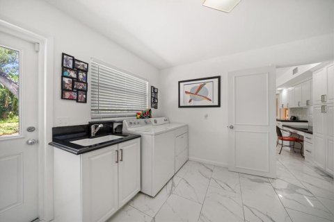 Casa en venta en Clearwater, Florida, 5 dormitorios, 354.33 m2 № 1808326 - foto 29