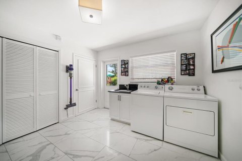 Casa en venta en Clearwater, Florida, 5 dormitorios, 354.33 m2 № 1808326 - foto 30