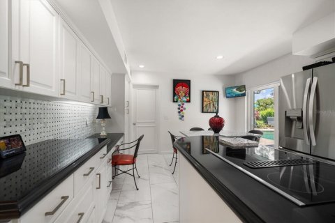 Casa en venta en Clearwater, Florida, 5 dormitorios, 354.33 m2 № 1808326 - foto 26