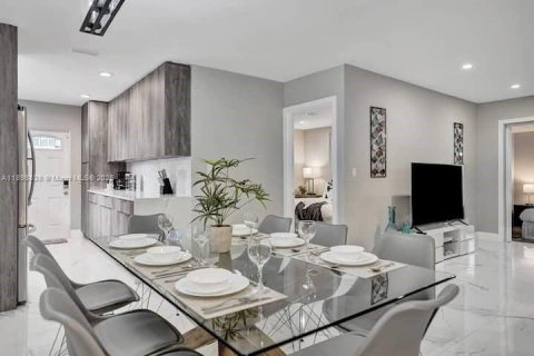 House in Hollywood, Florida 4 bedrooms, 146.97 sq.m. № 2014684 - photo 18