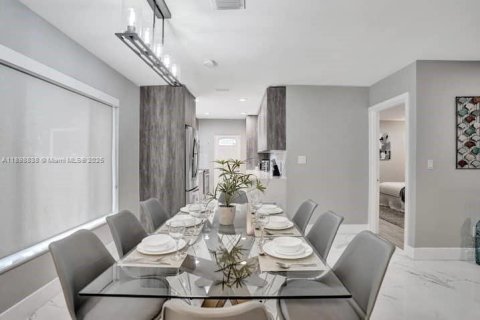 House in Hollywood, Florida 4 bedrooms, 146.97 sq.m. № 2014684 - photo 20