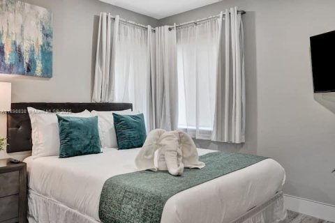 House in Hollywood, Florida 4 bedrooms, 146.97 sq.m. № 2014684 - photo 15