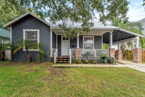 House in Tampa, Florida 3 bedrooms, 136.47 sq.m. № 2116239
