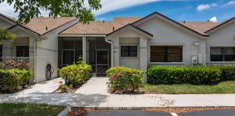 House in Plantation, Florida 2 bedrooms, 119.1 sq.m. № 1855156
