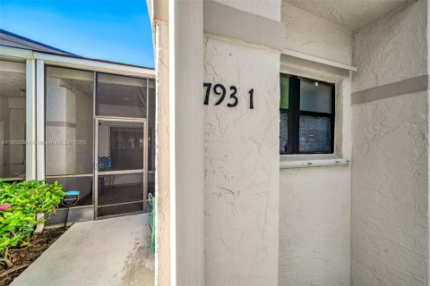 House in Plantation, Florida 2 bedrooms, 119.1 sq.m. № 1855156 - photo 3