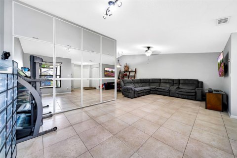 House in Plantation, Florida 2 bedrooms, 119.1 sq.m. № 1855156 - photo 10