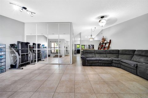 House in Plantation, Florida 2 bedrooms, 119.1 sq.m. № 1855156 - photo 8