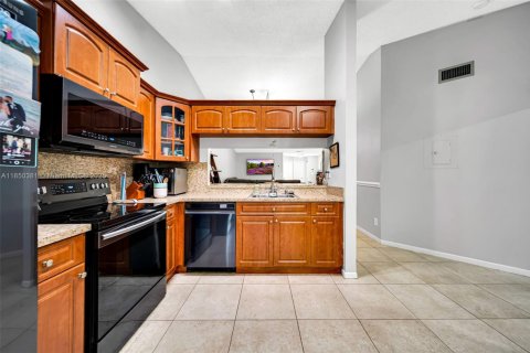 House in Plantation, Florida 2 bedrooms, 119.1 sq.m. № 1855156 - photo 15